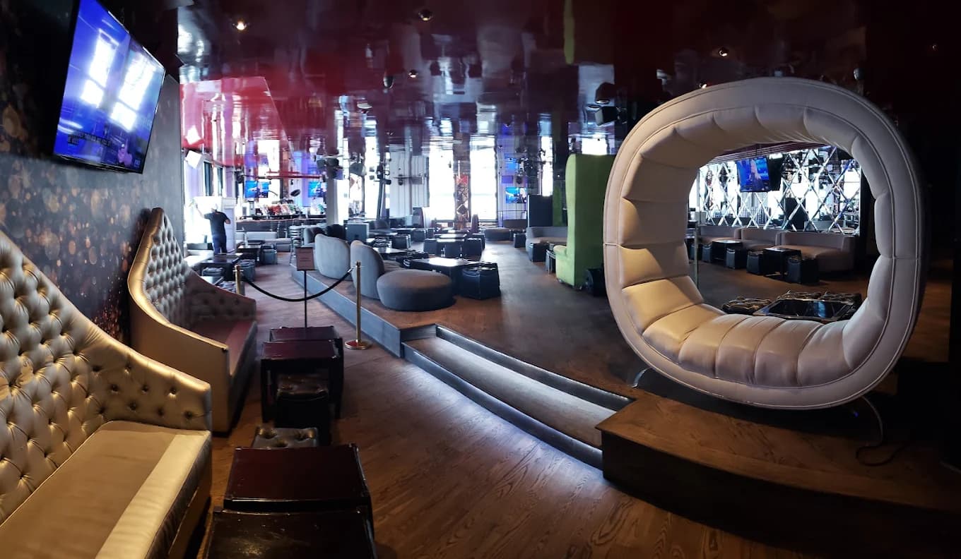 Rooftop bar and lounge seating at 230 Fifth with Manhattan skyline views