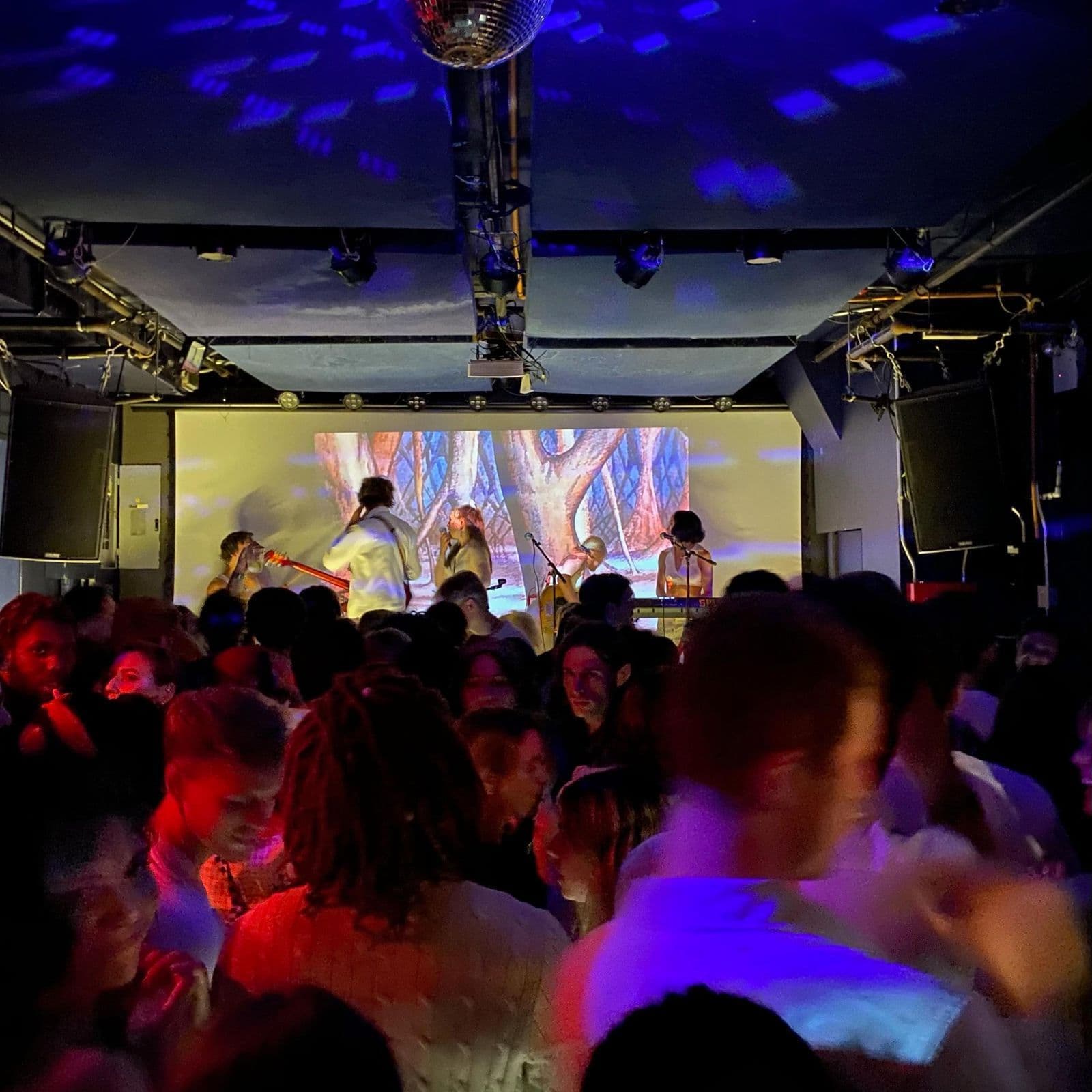 Pianos - Live room image 4