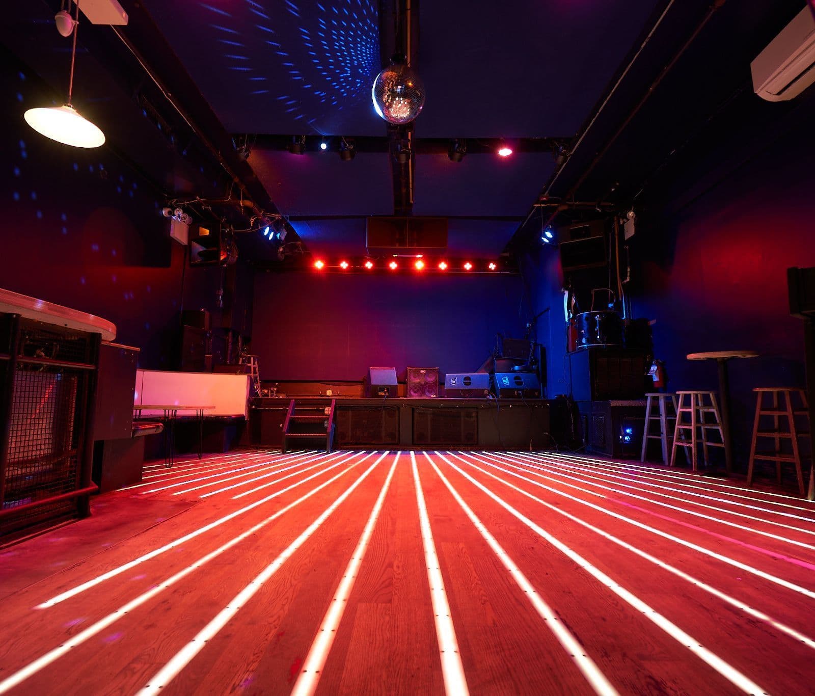 Pianos - Live room image 6