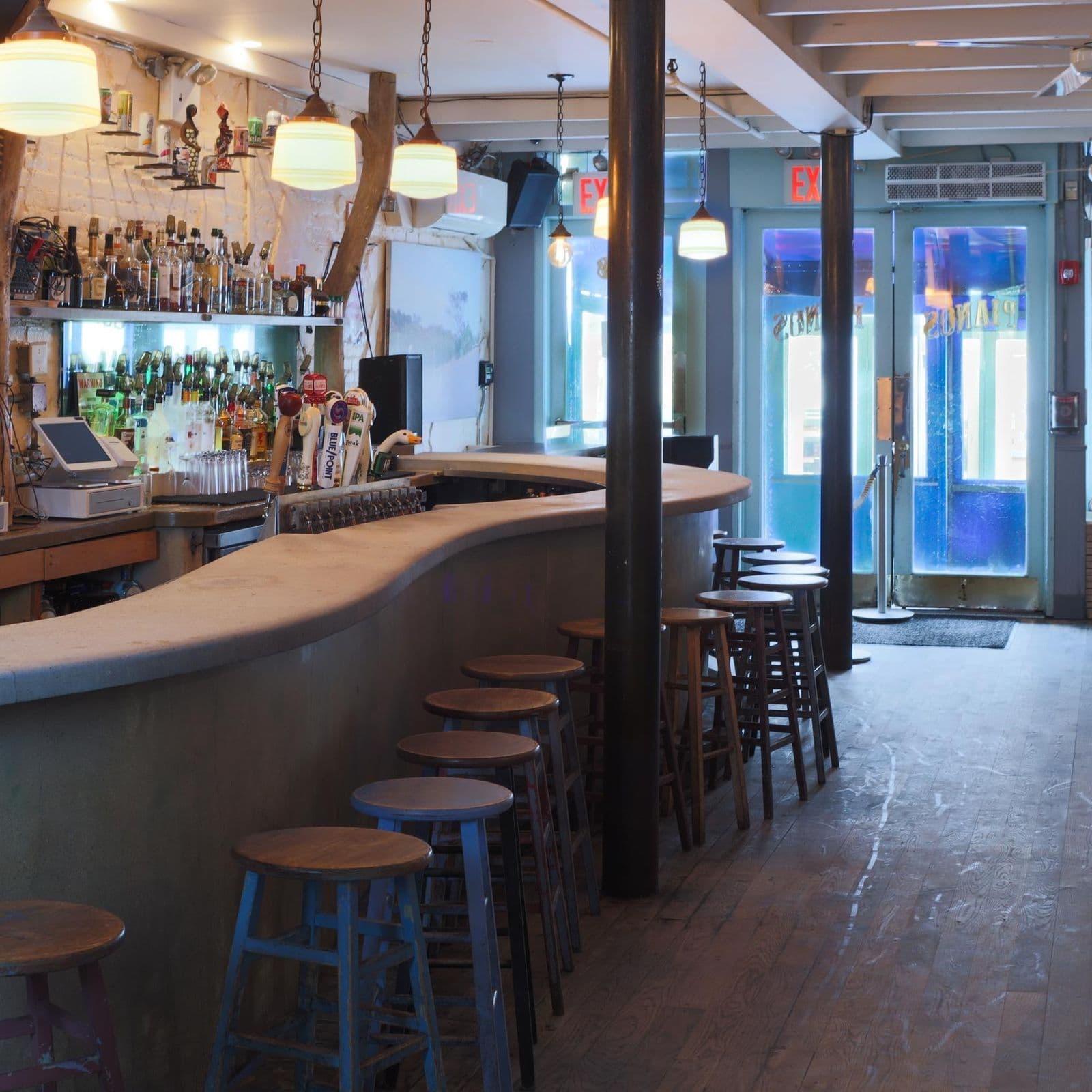 Pianos - Live room image 3