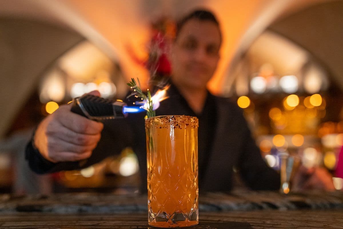 Célon Bar & Lounge - Entire Venue image 10