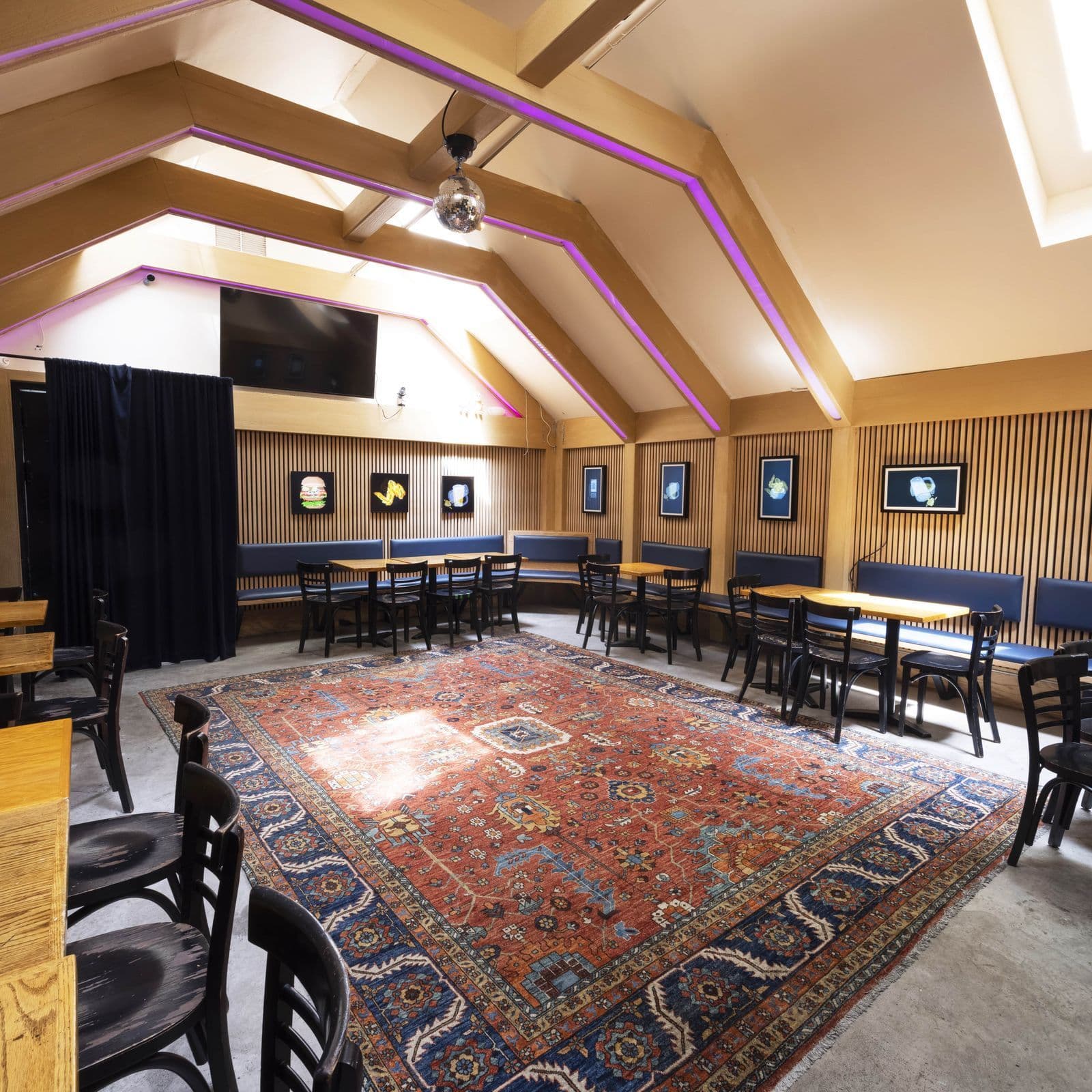 Pubkey - Attic & Banquette image 4