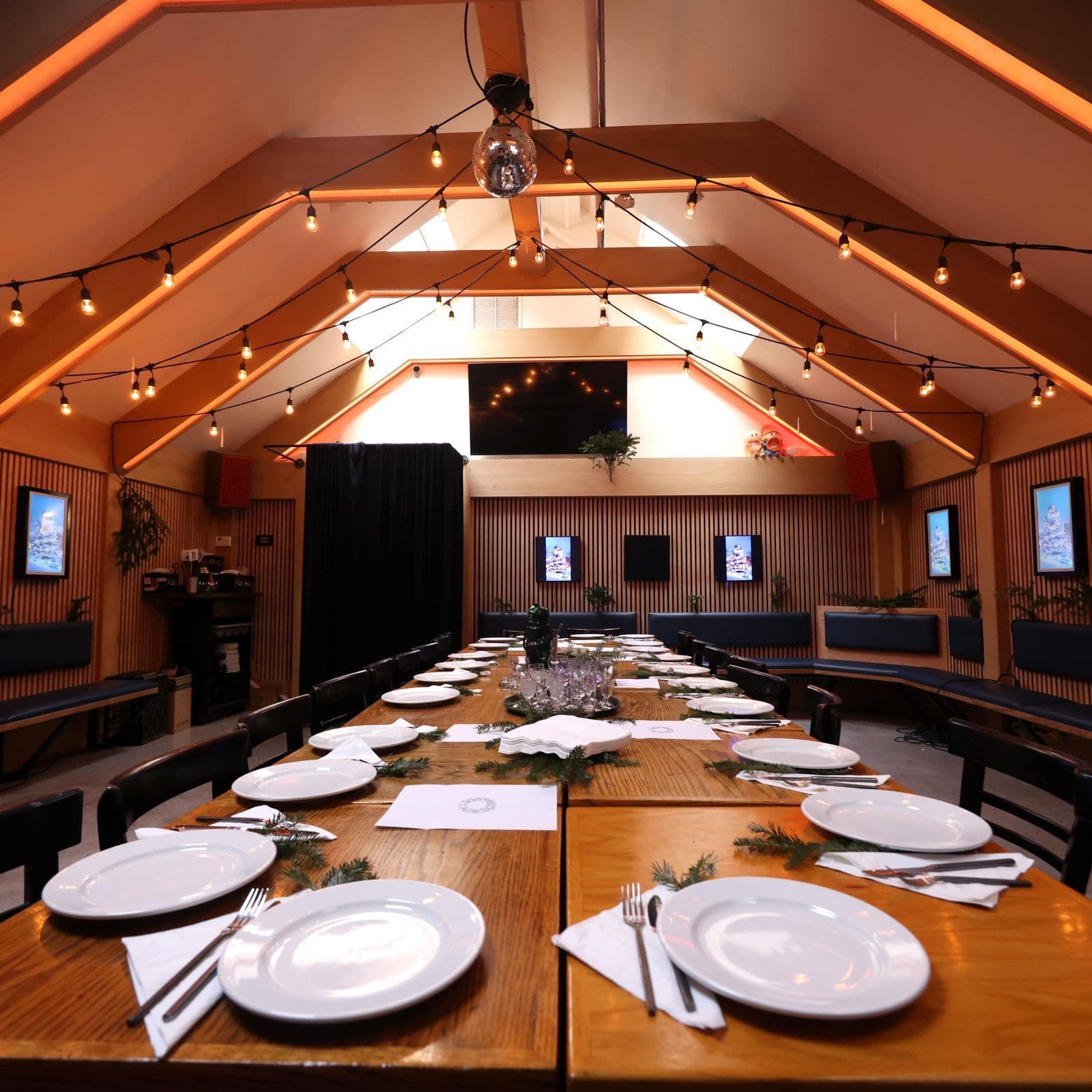 Pubkey - Attic & Banquette image 7