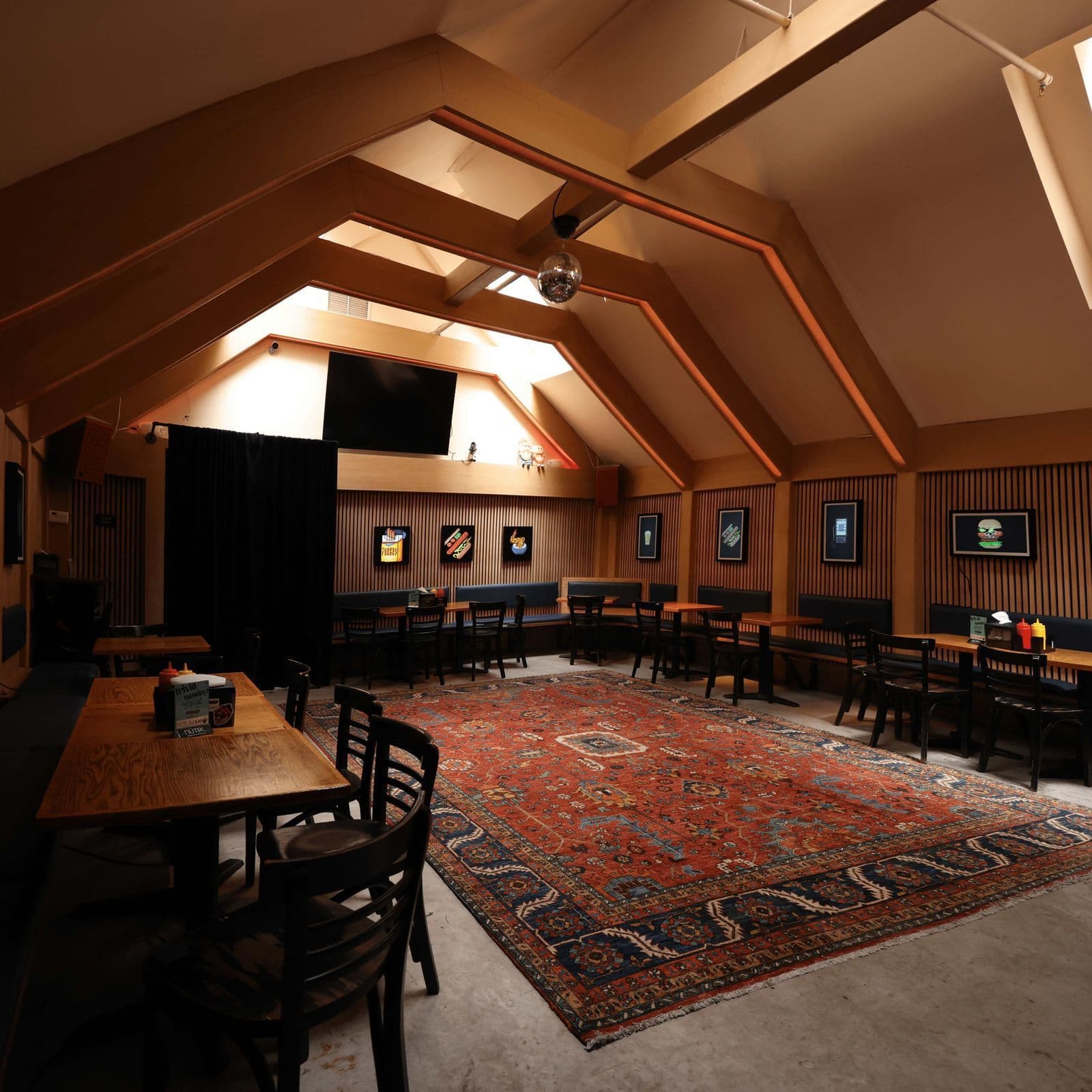 Pubkey - Attic & Banquette image 5