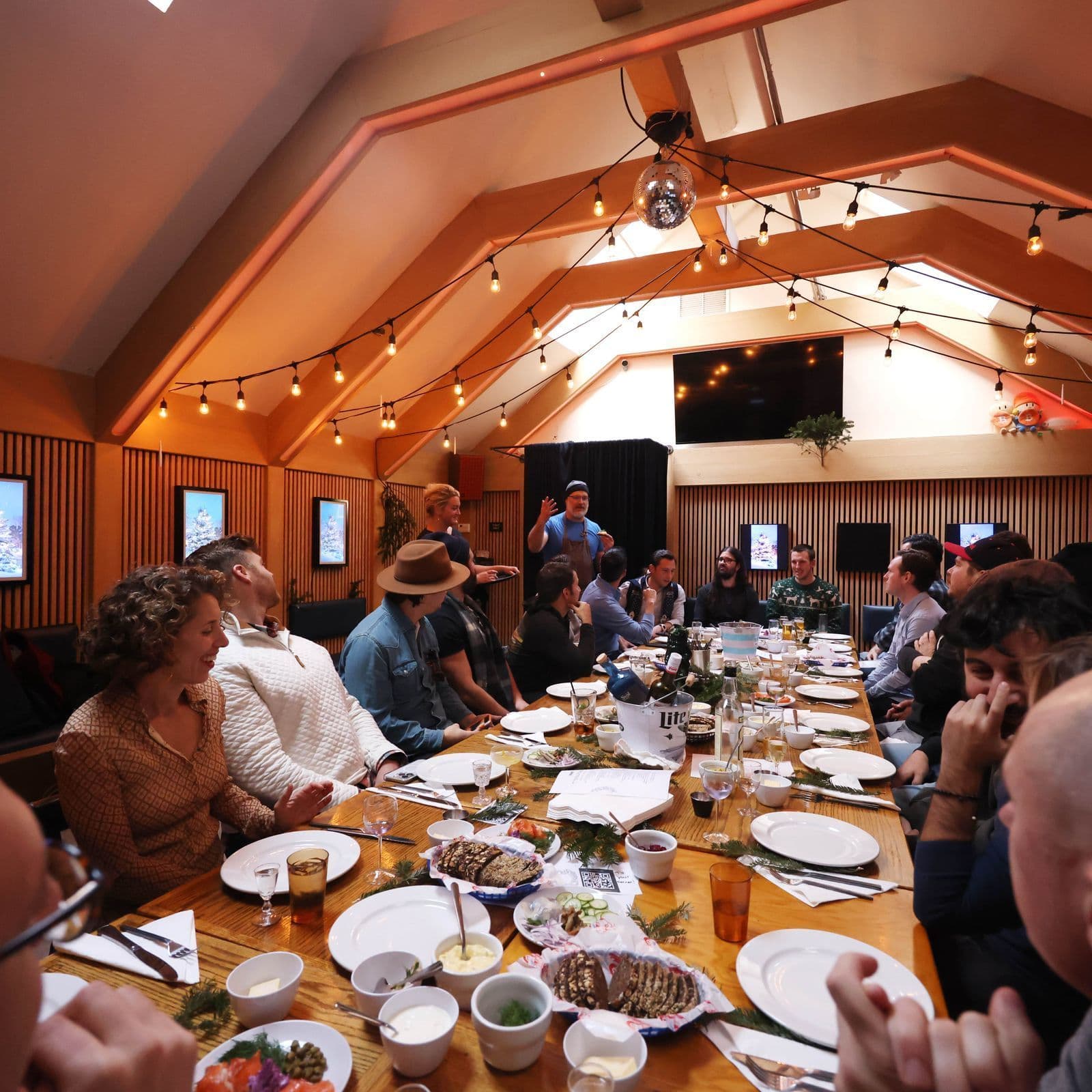 Pubkey - Attic & Banquette image 14